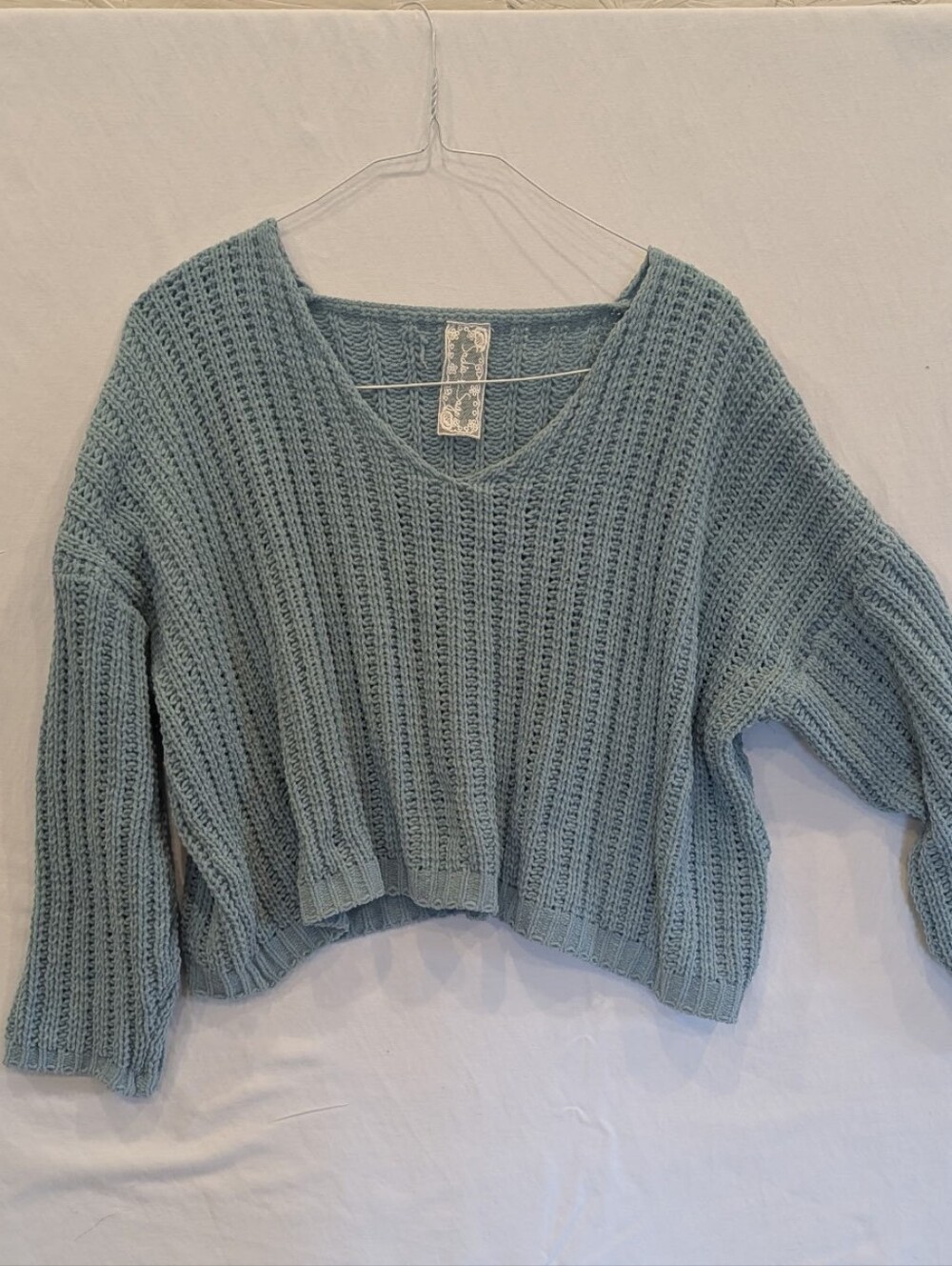 Sadie & Sage Pale Blue V-Neck Cropped Knit Sweater